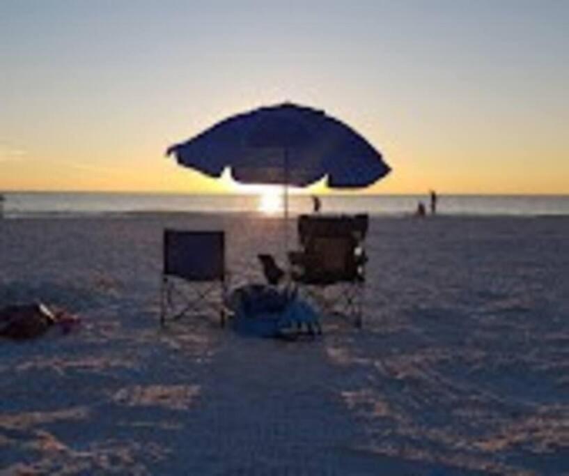 Charming Studio Unit Across From Lido Key Beach ساراسوتا المظهر الخارجي الصورة