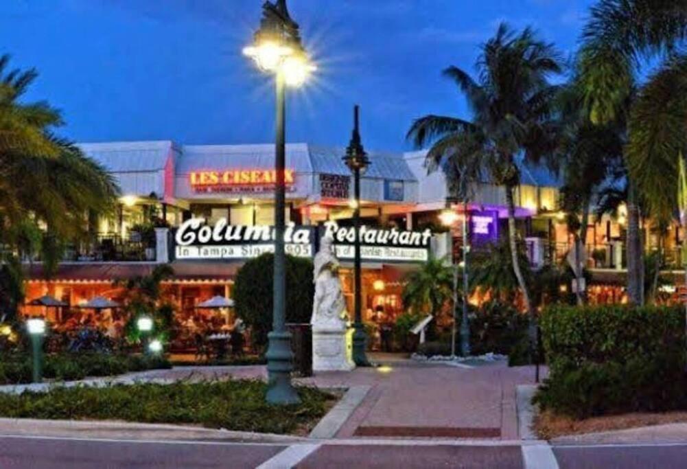 Charming Studio Unit Across From Lido Key Beach ساراسوتا المظهر الخارجي الصورة