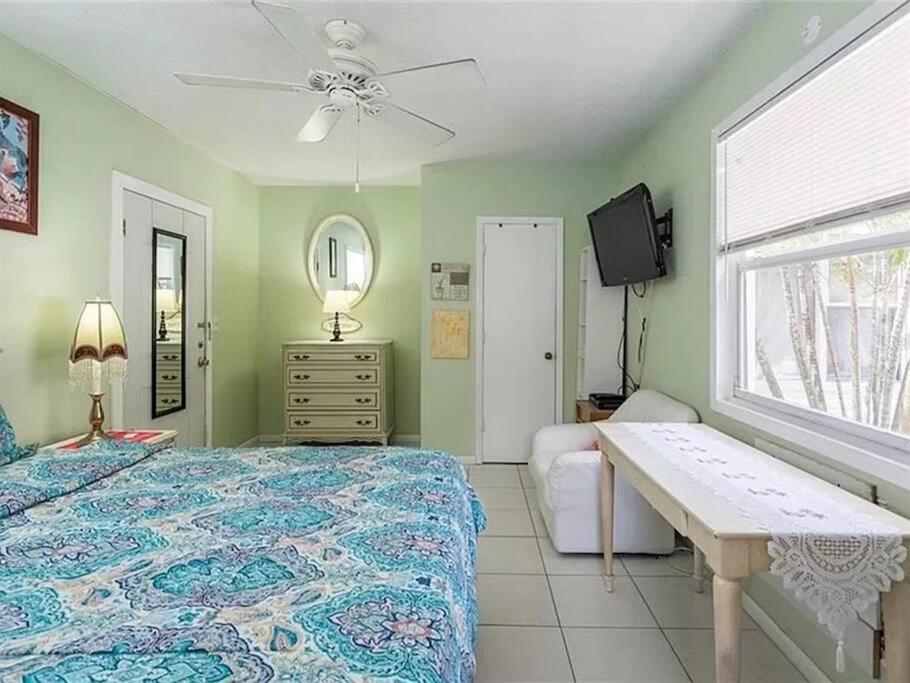 Charming Studio Unit Across From Lido Key Beach ساراسوتا المظهر الخارجي الصورة