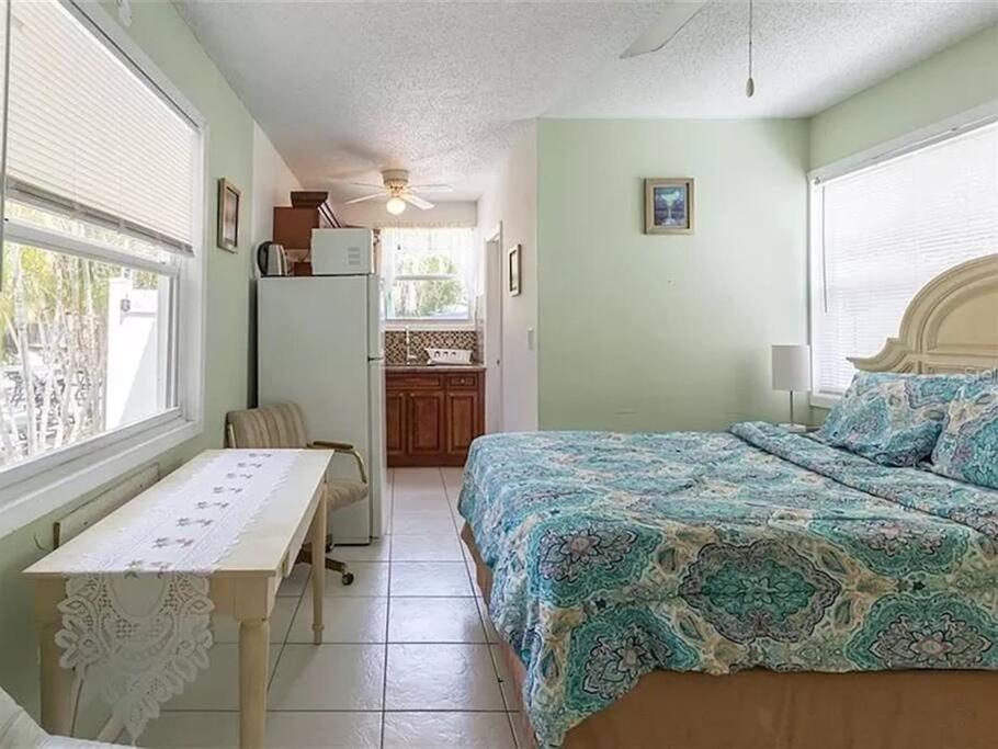Charming Studio Unit Across From Lido Key Beach ساراسوتا المظهر الخارجي الصورة